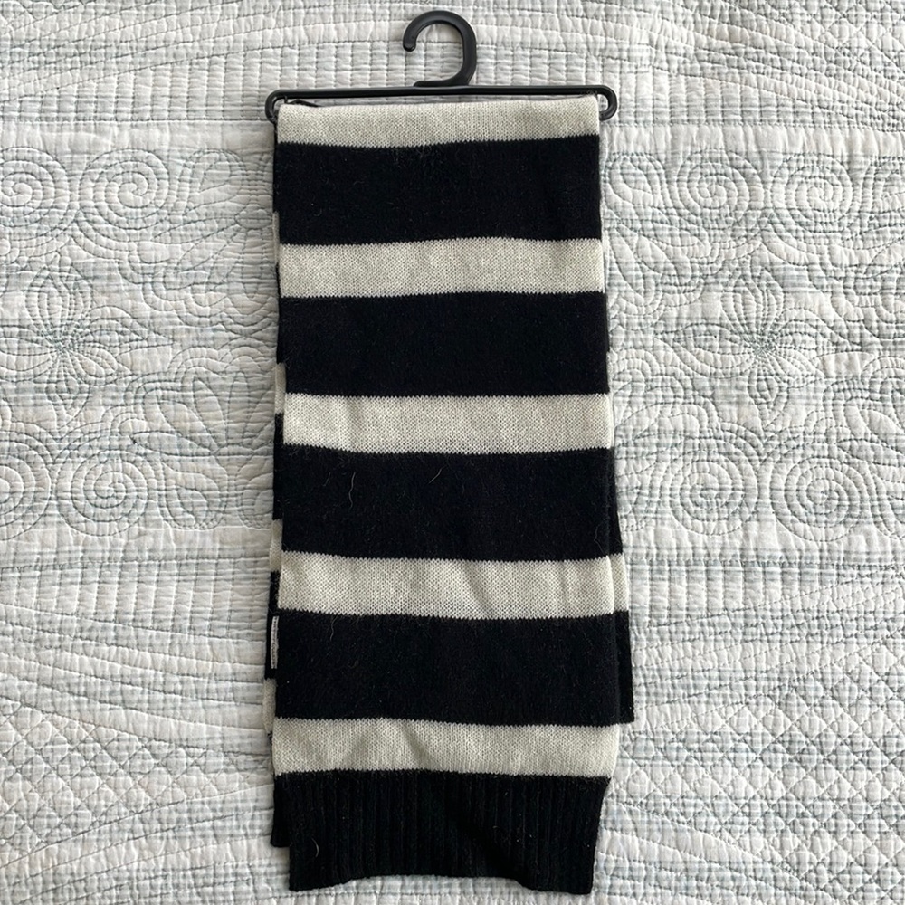 Uniqlo Cashmere Scarf